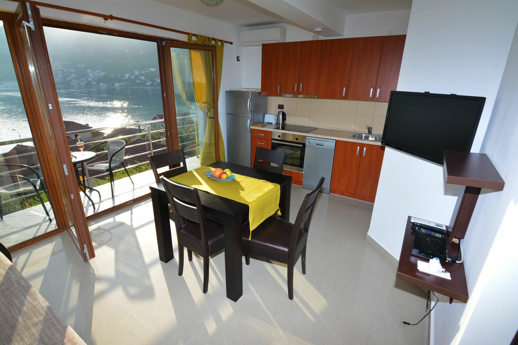 Tale House Montenegro Tivat Buitenkant foto